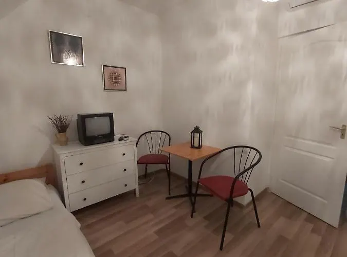 Platanus Vendeghaz 3* زاماردي